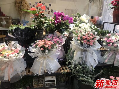 七夕浪漫經(jīng)濟(jì)升溫，鮮花“身價(jià)”倍增折射消費(fèi)新趨勢(shì)